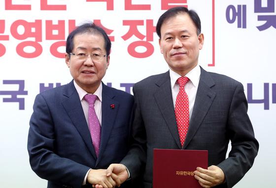 홍준표 "윤한홍, 배신하고 尹에 갔지만 안 미워해…살기 위한 선택"