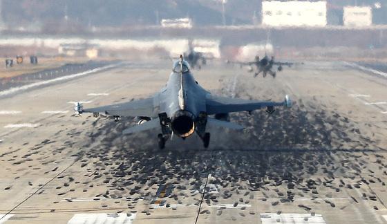 F-16C 추락, 조종사 과실이 원인…"두 대가 공중 접촉"