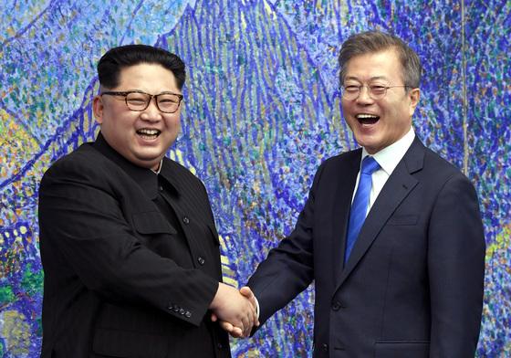 [청와대路] "문대통령은 왜 그렇게 북한에 집착합니까"