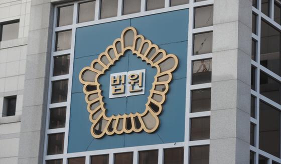 불법대출 변제 독촉에 가정집 침입 강도짓 40대 실형
