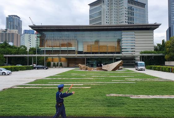 日, 국적 취득 요건 강화…거주기간 5년→10년 이상으로 문턱 높여