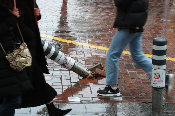 볼라드 깨지고 보차도 초과 점용…광주 5개 구 보행 안전시설 관리 미흡