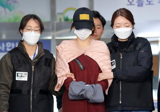 경찰, 마약 혐의 황하나 구속영장 신청…26일 영장실질심사 예정