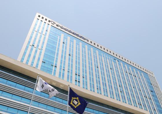 아픈 친형 살해 후 모친에까지 흉기 50대…1심 '징역 10년'