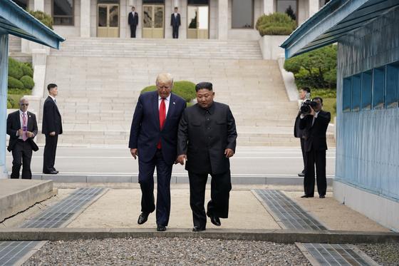 트럼프, 김정은과 회동 추진 보도에…남북경협주 상한가 행렬[핫종목]