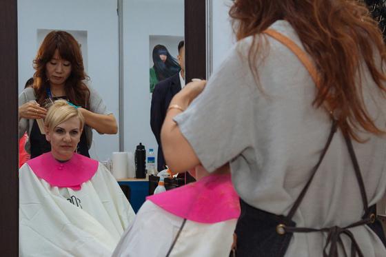 "얼굴 말고 머리 관리하러 한국 와요"…美·유럽 홀린 'K-두피케어'