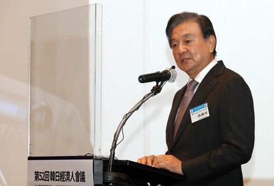 홍석현 중앙홀딩스 회장, '편의점 CU' 지주사 BGF 지분 42억 전량 매도