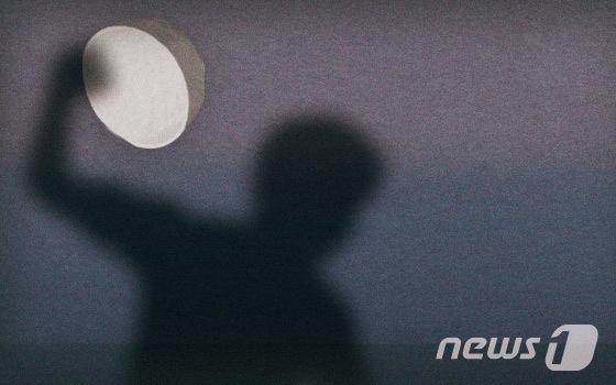 "안내방송 시끄러워"…관리사무소 직원 폭행한 男, '정당방위' 적반하장