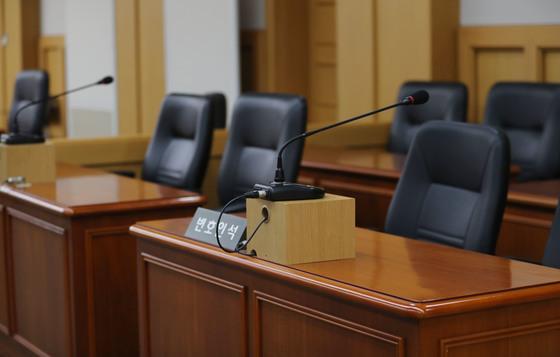 최후변론 끝나자 변호인 찌른 피고인…칫솔 흉기로 '묻지마 범죄'
