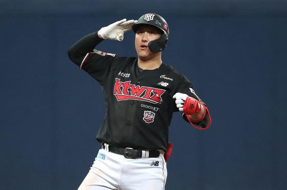 FA 신청하고 은퇴? 황재균 결단 배경은…"박수 칠 때 떠난다"