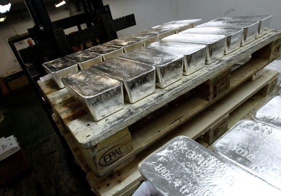 트럼프 행정부, 은·구리 핵심광물 지정…관세 부과 가능성