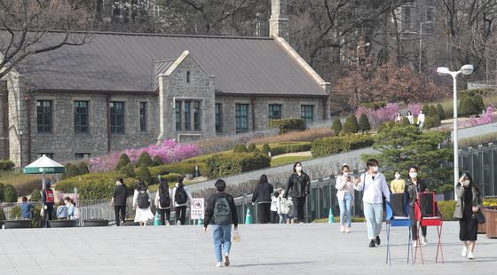 인권위 "이화여대 퀴어영화제 대관 취소는 차별"…재발방지 권고