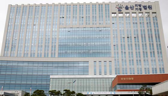 건설업체에 조합원 채용 강요하고 공사 방해한 노조 간부들 집유