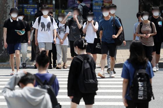 '수능 관련 문항 부정거래 의혹' 일타강사 현우진·조정식 등 46명 재판행