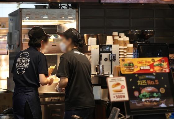 "연휴 때는 AI에 맡기세요"…사장님 일손 덜어주는 AI 솔루션