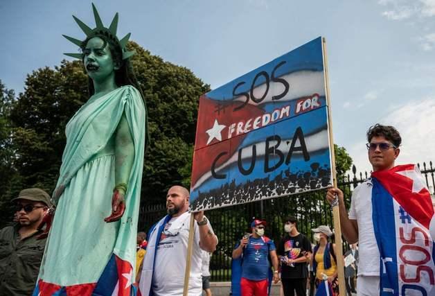 베네수엘라 때리는 데 아픈 건 쿠바…석유 끊겨 경제 붕괴 위기