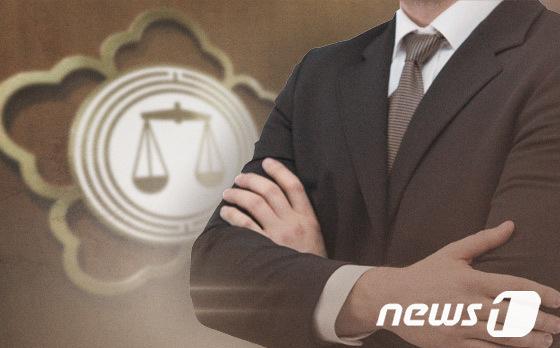  성폭력 피해자 돈 빼돌린 '피해자 전담변호사', 온라인선 性발언 일색 