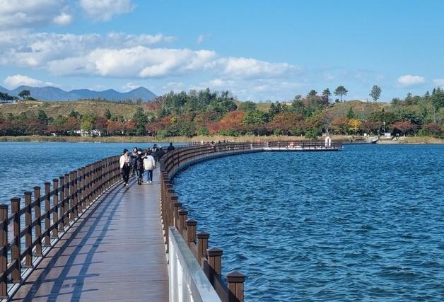 속초 영랑호 부교 철거예산 전액 삭감…"일방 추진" vs "시민 외면"(종합)