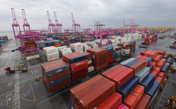 지난해 인천항 물동량, 중국 63.7% '최다'…동남아 일제히 감소