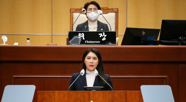 이원택 '식사비 대납 의혹'…경찰, 김슬지 도의원 추가 소환