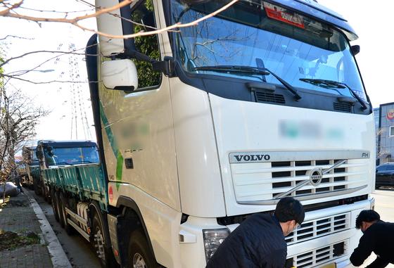 옥천군 화물차 밤샘 불법주차 집중 단속…"적발 때 과징금"