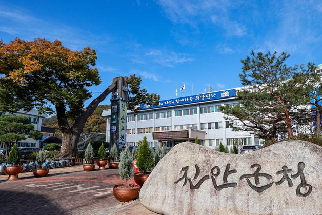 진안군 "치매 예방부터 치료관리·돌봄 지원 등 단계별 지원체계 구축"