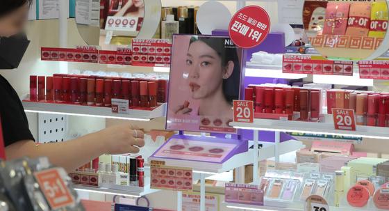 "1000원 화장품의 반란"…다이소發 초저가, 시장 판 흔든다