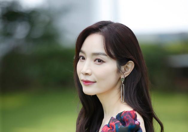 이민영, 29일 부친상…연인인 소속사 대표 '사위'로 이름 올려