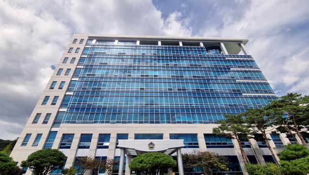 반도체 장비 업체 정보 빼돌려 이직하려 한 40대 집유