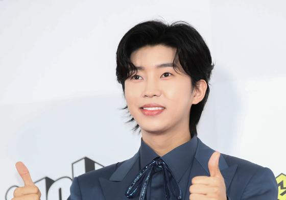  임영웅, 음원차트·TV 시청률을 지배하는 이유