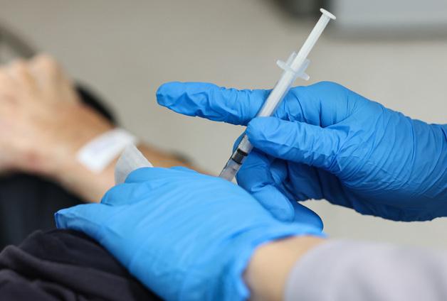 커지는 성인 폐렴구균 백신 시장…화이자 vs MSD 경쟁 본격화