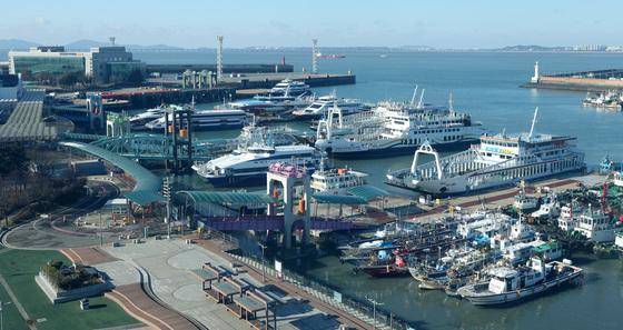 짙은 해무에 인천~백령 여객선 지연…800명 발 묶여(종합)