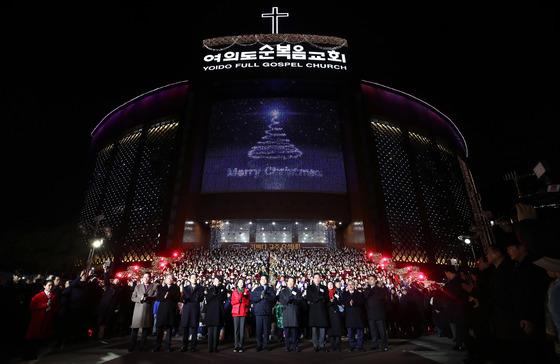 이영훈 목사 "성탄의 기쁨이 평화와 희망 되길"