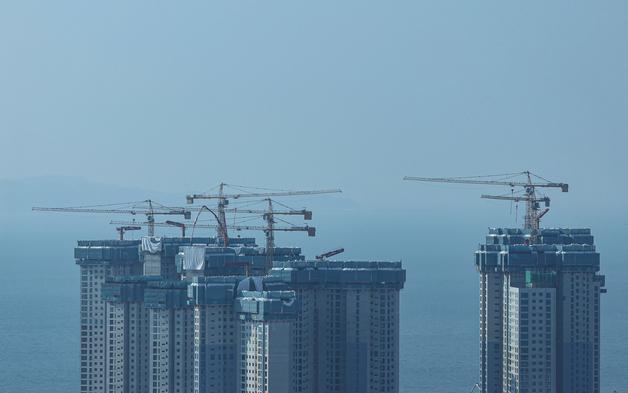 "따뜻한 옷·쉼터·작업조정"…노동부, 동절기 산업안전 대책 가동