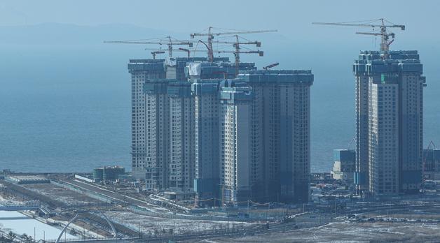 "오늘이 제일 싸다"…천장 뚫린 분양가, 지방도 평당 2천만원 시대