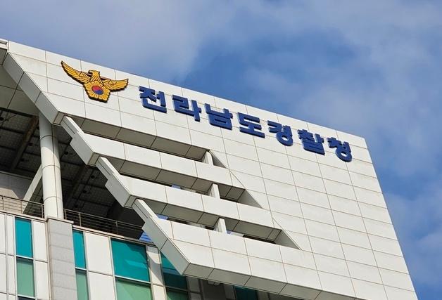 전남경찰 '약물운전' 특별 단속…의심 차량 운전자 시약 검사