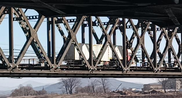 '6년만 재개' 중국발 북한행 열차표 매진…일반관광도 성큼