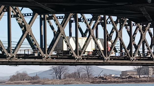 '6년만 재개' 중국발 북한행 열차표 매진…일반관광도 성큼