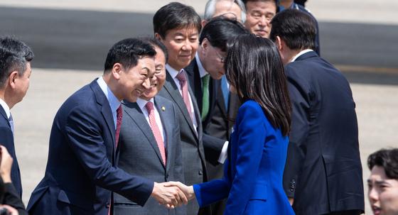 특검, '김건희에 로저비비에 선물' 김기현 의원 부부 기소