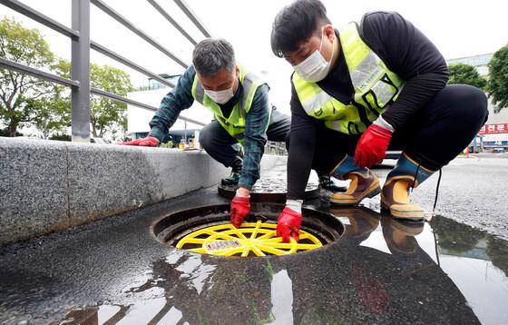 여름철 앞두고 기후부 빗물받이·맨홀 합동 점검…침수대응 강화