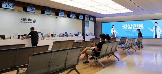 전명헌 前 회장·김정희 여사 내외, 국립암센터에 1억 원 기부