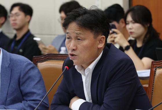 與 김영진 "국힘, 과연 떳떳할까…통일교, 尹에 풀베팅했다던데" 