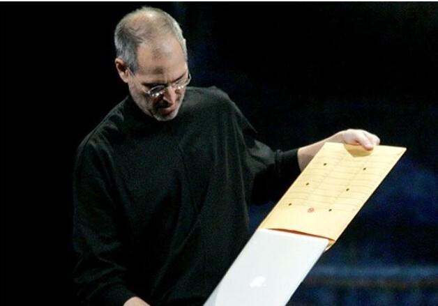 크고 얇은 맥북에어15…"6개 스피커 '오!'·M자 노치는 흠"