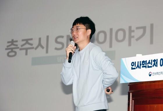'전직 충주맨' 김선태 유튜브 16시간 만에 300만뷰…"돈과 공익 다 잡겠다"