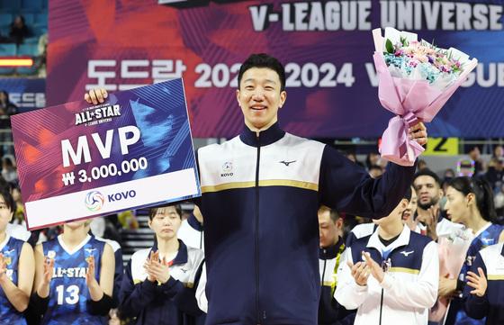 불혹의 신영석, V리그 올스타 최다 득표…개인 통산 14번째