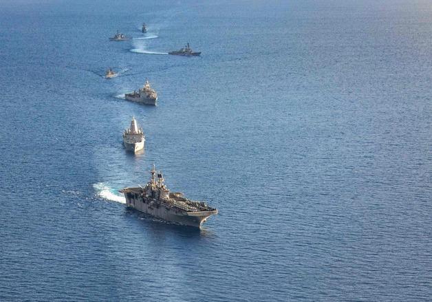  트럼프 "이란 정권 교체가 최선"…항모 2척 중동 전개