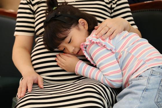 "임산부라면 교통비 70만원·산후조리경비 100만원 받으세요"
