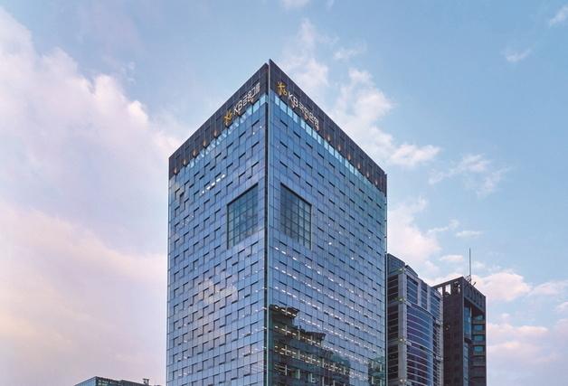 KB금융지주, 1분기 실적 신한과 격차 더 벌렸다…'리딩금융' 굳히기 