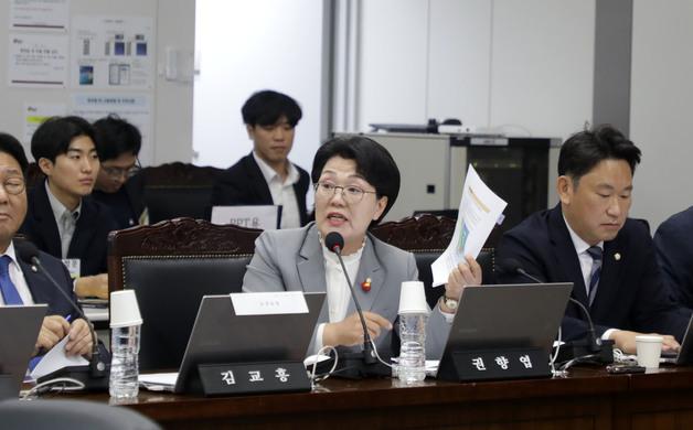 "공직자, 친족과 수의계약 시 공개 의무화"