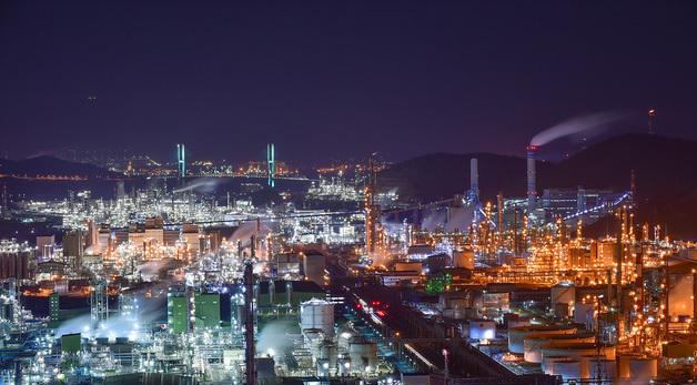 '여수산단의 비명' 근로자 9천명→3천명 급감…'석화산업 장기 불황'